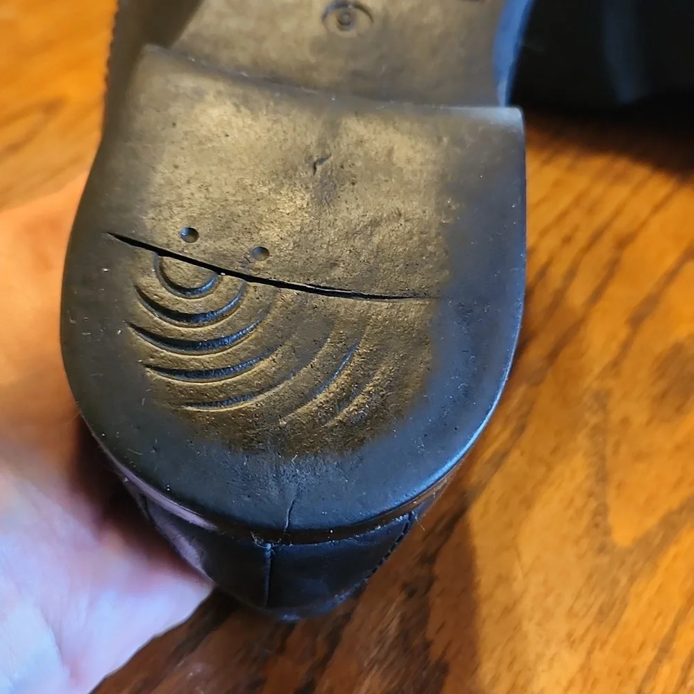 Guess Slip on Dress Shoes Size 9